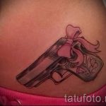 тату пистолет у девушек - фото готовой татуировки 01092016 7159 tatufoto.ru