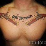 тату пистолеты на груди - фото готовой татуировки 01092016 11180 tatufoto.ru