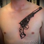 тату пистолеты на груди - фото готовой татуировки 01092016 14183 tatufoto.ru