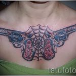 тату пистолеты на груди - фото готовой татуировки 01092016 16185 tatufoto.ru