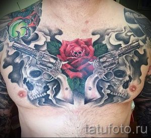 тату пистолеты на груди - фото готовой татуировки 01092016 6175 tatufoto.ru
