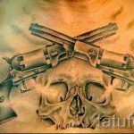 тату пистолеты на груди - фото готовой татуировки 01092016 8177 tatufoto.ru