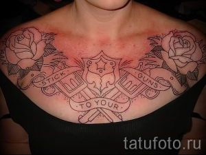 тату пистолеты на груди - фото готовой татуировки 01092016 9178 tatufoto.ru
