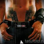 тату пистолеты на животе - фото готовой татуировки 01092016 10196 tatufoto.ru