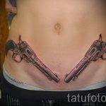 тату пистолеты на животе - фото готовой татуировки 01092016 2188 tatufoto.ru
