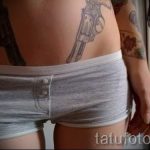 тату пистолеты на животе - фото готовой татуировки 01092016 9195 tatufoto.ru