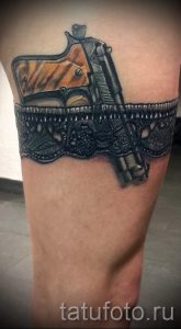 тату подвязка с пистолетом - фото готовой татуировки 01092016 5205 tatufoto.ru
