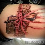 тату подвязка с пистолетом - фото готовой татуировки 01092016 6206 tatufoto.ru