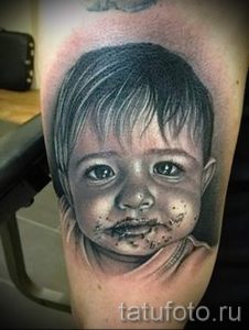 фото тату портрет ребенка со следами еды на лице