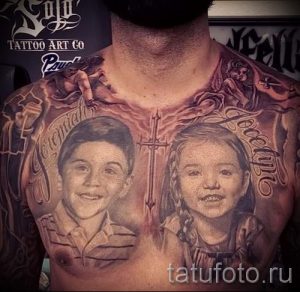 Фото тату портрет - вариант татуировки на груди мужчины с двумя лицами детей
