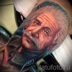 Цветное фото татуировки с портретом альфреда эйнштейна