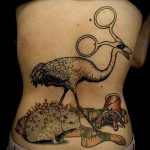 Пример фото смешного тату - птица с головой ножницы