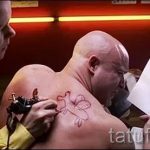 Смешная и неудавшаяся тату на теле крепкого мужчины