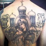 Фото тату иконы - дева с младенцем и церковь с куполами на спине