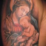 рисунок - женщина с младенцем на руках - фото тату иконы
