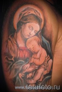 рисунок - женщина с младенцем на руках - фото тату иконы
