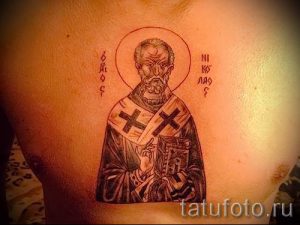 Лик святого как тема для тату на торсе - фото пример