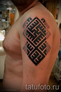 фото тату свастики славянские обереги - фото готовой татуировки от 02092016 1069 tatufoto.ru