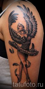 chernyj-lebed-tatu-primer-gotovoj-tatuirovki-8140-tatufoto-ru