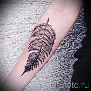 Классная тату папоротник на фото - для статьи про значение татуировки 17