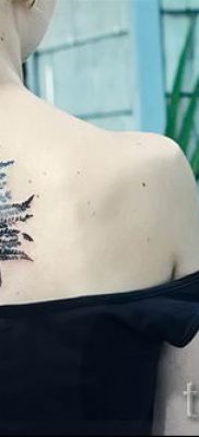 Классная тату папоротник на фото — для статьи про значение татуировки 55