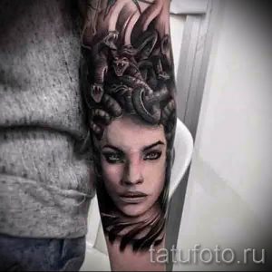 Медуза Горгона тату - фото пример для статьи про значение татуировки 21