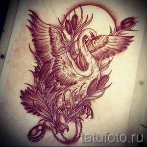 Пример татуировки с лебедем - фото для статьи про значение тату 7