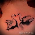 Пример татуировки с лебедем - фото для статьи про значение тату 40