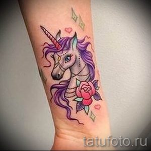 Пример фото с классной тату единорог для статьи про значение тату 7