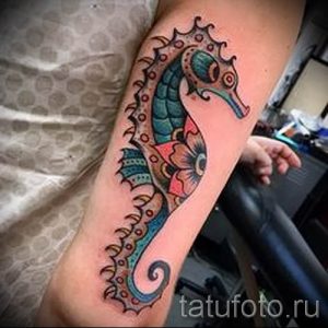 Тату морской конек - фото пример готовой тату для статьи про значение 2