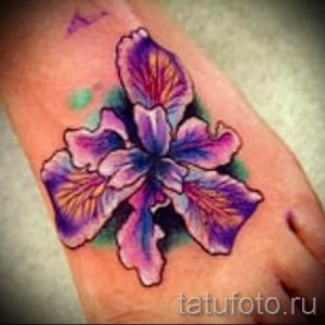 Фото пример тату ирис для статьи про значение татуировки с ирисом 28