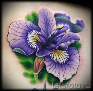 Фото пример тату ирис для статьи про значение татуировки с ирисом 43
