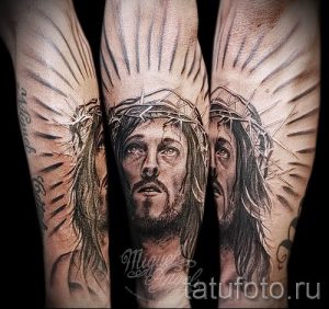 Фото тату Иисуса Христа для статьи про значение татуировки Иисус - tatufoto.ru - 12