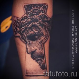 Фото тату Иисуса Христа для статьи про значение татуировки Иисус - tatufoto.ru - 21