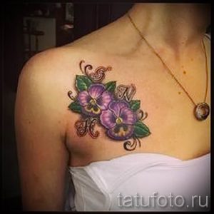 Фото тату анютины глазки для статьи про значение татуировки - tatufoto.ru - 5