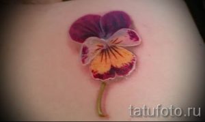 Фото тату анютины глазки для статьи про значение татуировки - tatufoto.ru - 7