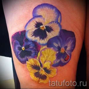 Фото тату анютины глазки для статьи про значение татуировки - tatufoto.ru - 8