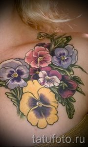 Фото тату анютины глазки для статьи про значение татуировки - tatufoto.ru - 12