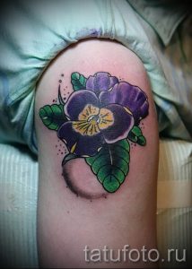 Фото тату анютины глазки для статьи про значение татуировки - tatufoto.ru - 14