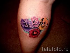 Фото тату анютины глазки для статьи про значение татуировки - tatufoto.ru - 18