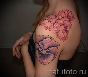 Фото тату анютины глазки для статьи про значение татуировки - tatufoto.ru - 21
