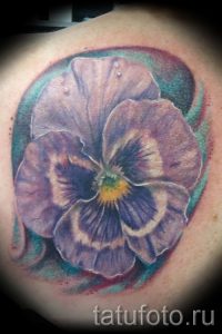 Фото тату анютины глазки для статьи про значение татуировки - tatufoto.ru - 25
