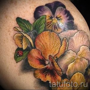 Фото тату анютины глазки для статьи про значение татуировки - tatufoto.ru - 27