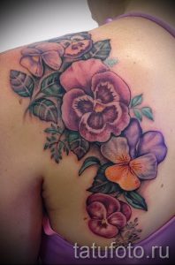 Фото тату анютины глазки для статьи про значение татуировки - tatufoto.ru - 31