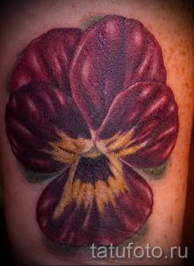 Фото тату анютины глазки для статьи про значение татуировки - tatufoto.ru - 33