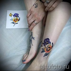 Фото тату анютины глазки для статьи про значение татуировки - tatufoto.ru - 35