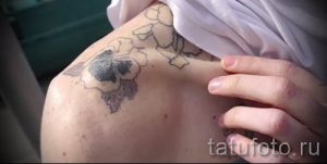 Фото тату анютины глазки для статьи про значение татуировки - tatufoto.ru - 37
