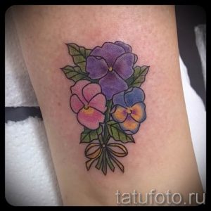 Фото тату анютины глазки для статьи про значение татуировки - tatufoto.ru - 39