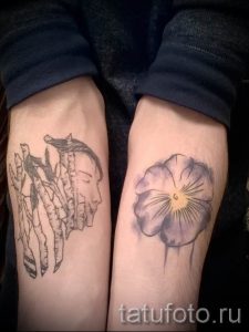 Фото тату анютины глазки для статьи про значение татуировки - tatufoto.ru - 40