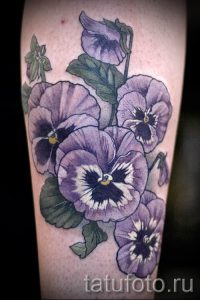 Фото тату анютины глазки для статьи про значение татуировки - tatufoto.ru - 42